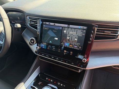 Used 2025 Jeep Wagoneer Series II image 14