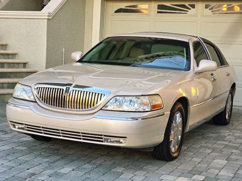 Used 2003 Lincoln Town Car Cartier image 32