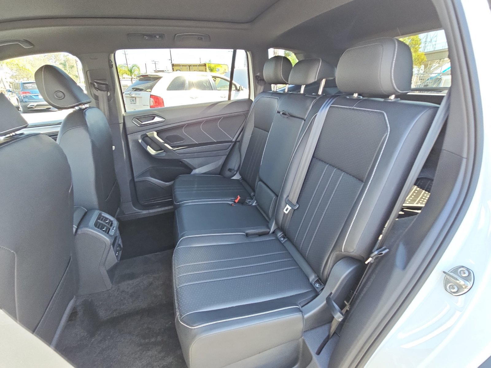 Certified 2023 Volkswagen Tiguan SE R-Line AWD/4WD image 13