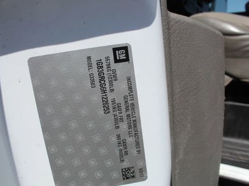 Used 2017 Chevrolet Express 3500 image 26