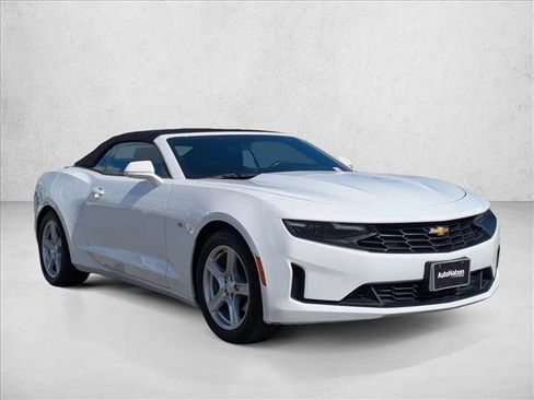 Used 2023 Chevrolet Camaro LT RWD image 3