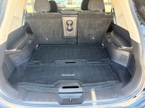 Used 2016 Nissan Rogue S w/ Appearance Package FWD image 11