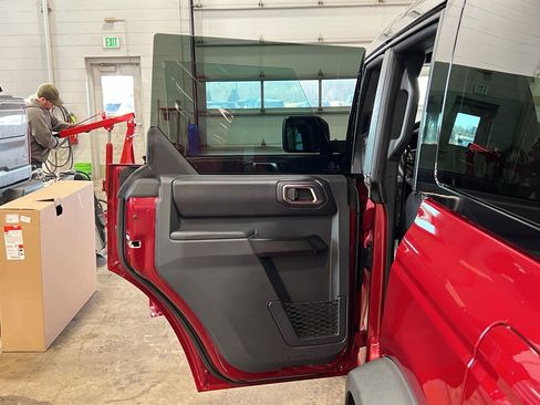 Used 2025 Ford Bronco Badlands image 31