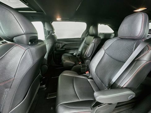 Certified 2026 Toyota Sienna XSE FWD image 21