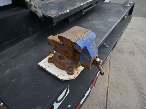 Used 2016 Ford F550 2WD Regular Cab Super Duty image 46