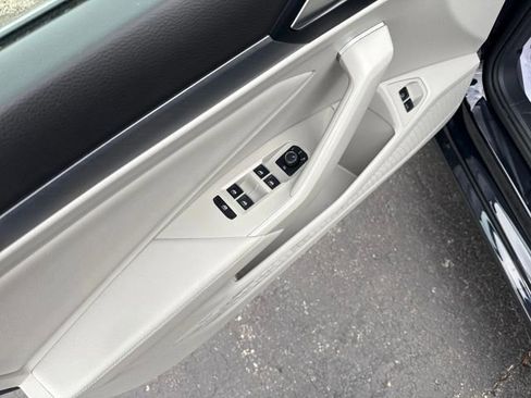 Used 2023 Volkswagen Jetta SE w/ Panoramic Sunroof Package image 11