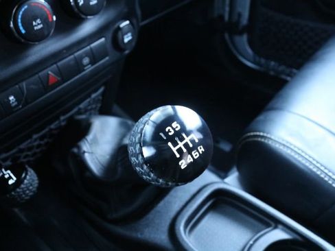 Used 2012 Jeep Wrangler Unlimited Rubicon image 23