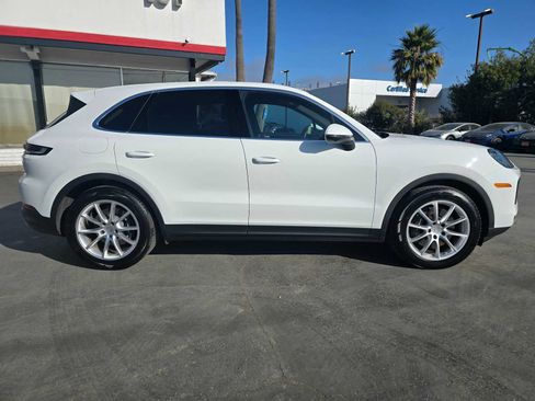 Used 2024 Porsche Cayenne image 2