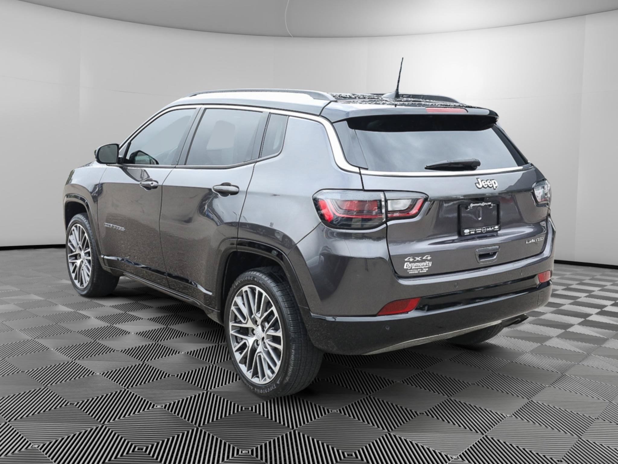 Used 2022 Jeep Compass Limited w/ Elite Group AWD/4WD image 5