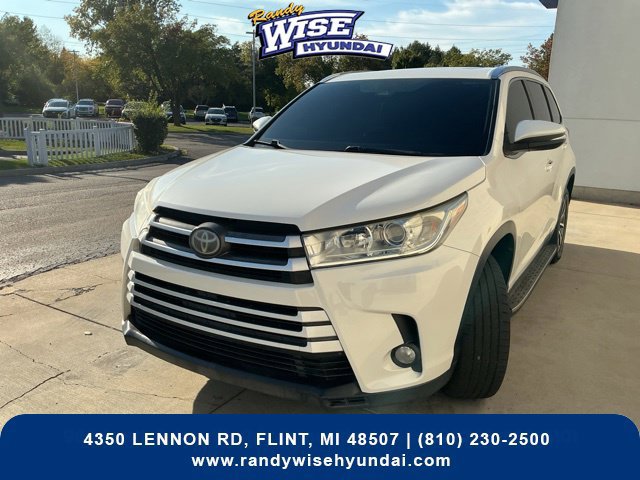 Used 2019 Toyota Highlander XLE FWD image 3