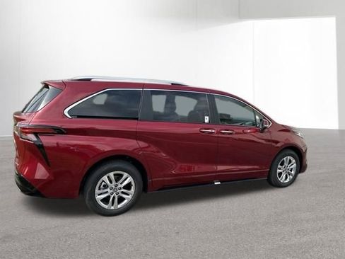 Used 2026 Toyota Sienna Limited FWD image 14