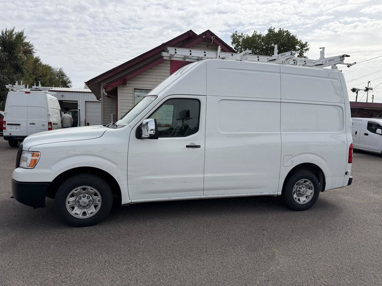Used 2021 Nissan NV 2500 SV RWD image 2
