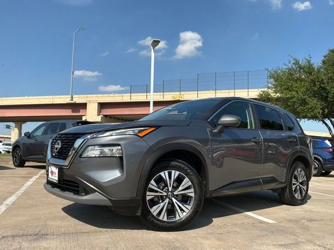 Used 2023 Nissan Rogue SV AWD/4WD image 2