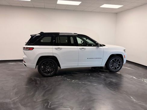 Used 2025 Jeep Grand Cherokee Summit AWD/4WD image 21