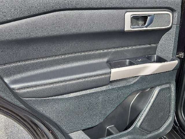 Used 2024 Ford Explorer XLT w/ Equipment Group 202A AWD/4WD image 18