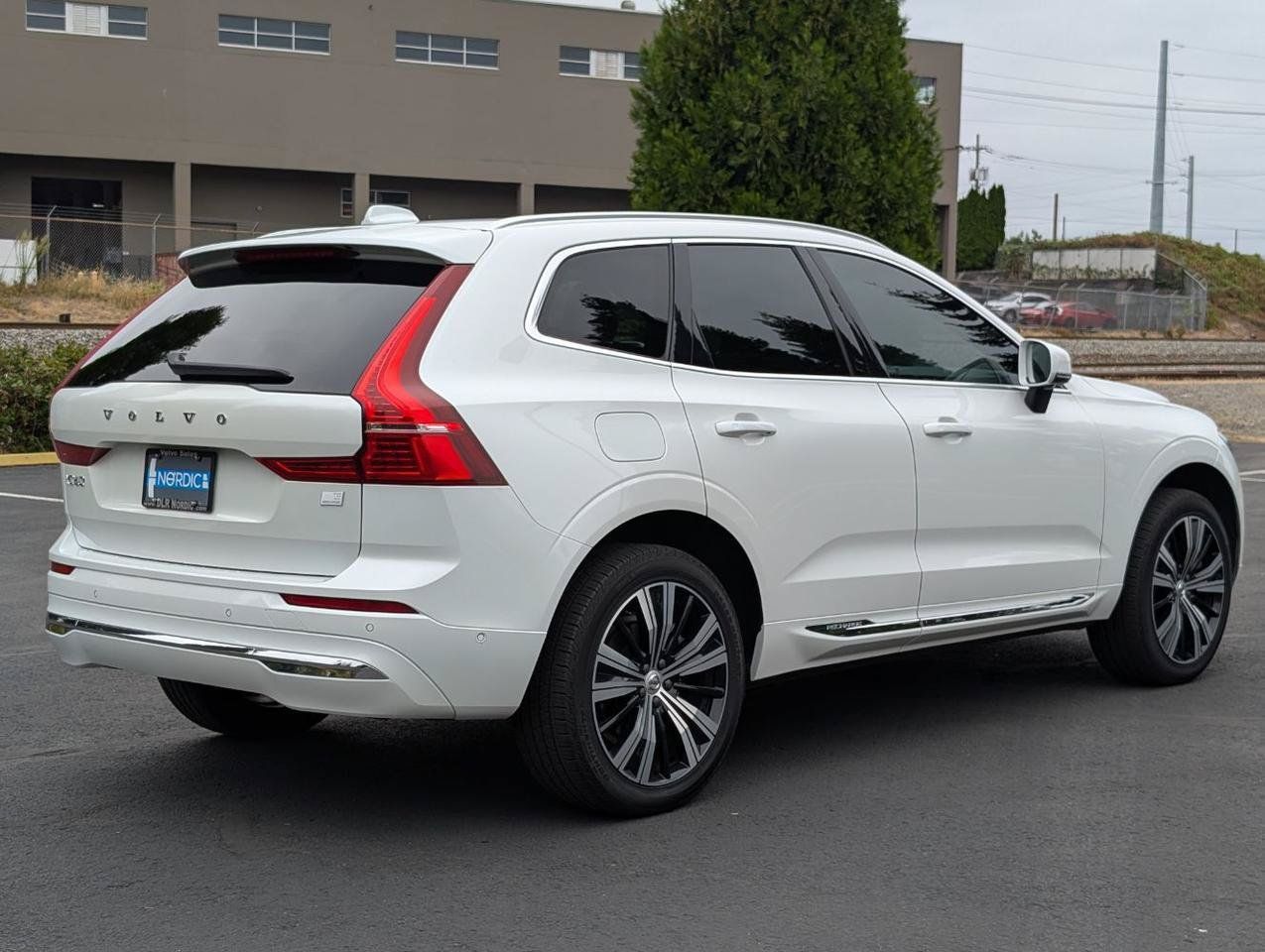 Used 2022 Volvo XC60 T8 Inscription w/ Advanced Package AWD/4WD image 7