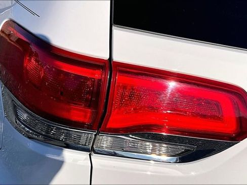 Used 2019 Jeep Grand Cherokee Limited image 23