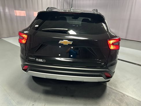 Used 2025 Chevrolet Trax LT FWD image 6
