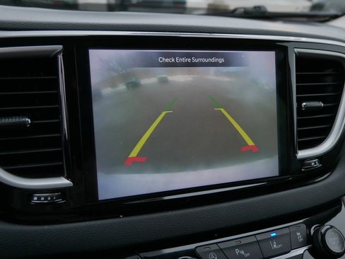 Certified 2023 Chrysler Pacifica Touring-L image 34