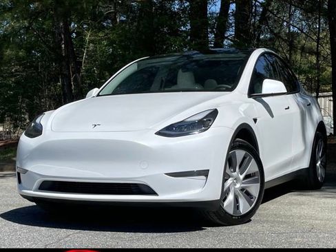 Used 2024 Tesla Model Y Long Range image 1