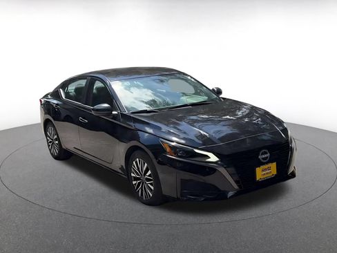 Used 2026 Nissan Altima 2.5 SV FWD image 3