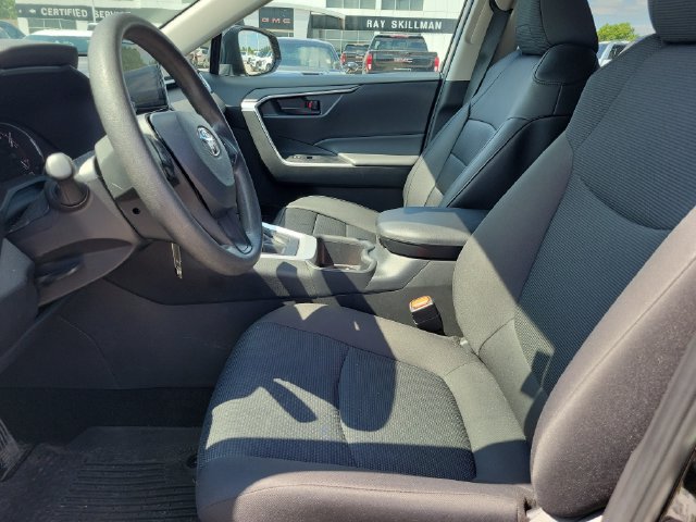 Used 2025 Toyota RAV4 LE AWD/4WD image 18
