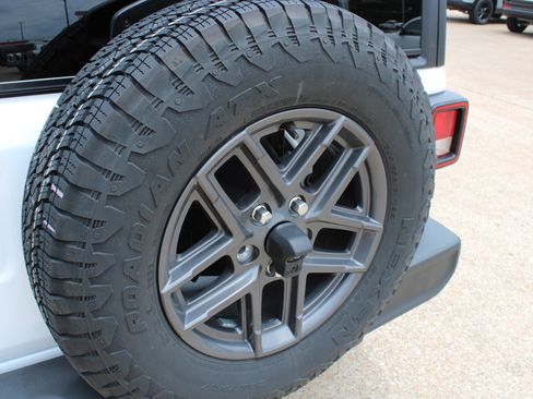Used 2025 Jeep Wrangler Unlimited Sport AWD/4WD image 14
