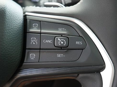 Used 2025 Jeep Grand Cherokee Laredo X w/ Luxury Tech Group I AWD/4WD image 16