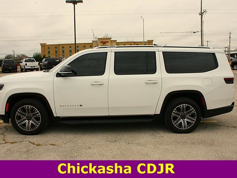 Used 2024 Jeep Wagoneer L Base w/ Premium Group I image 4