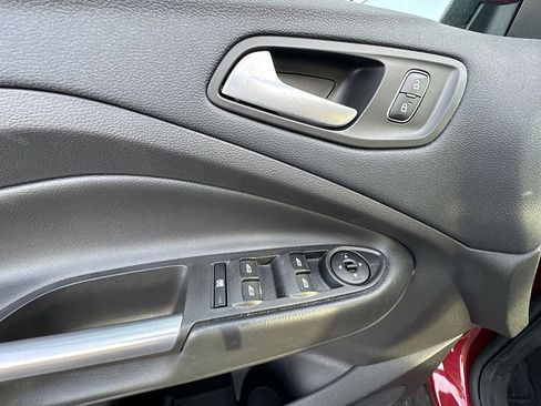 Used 2018 Ford Escape SE image 11