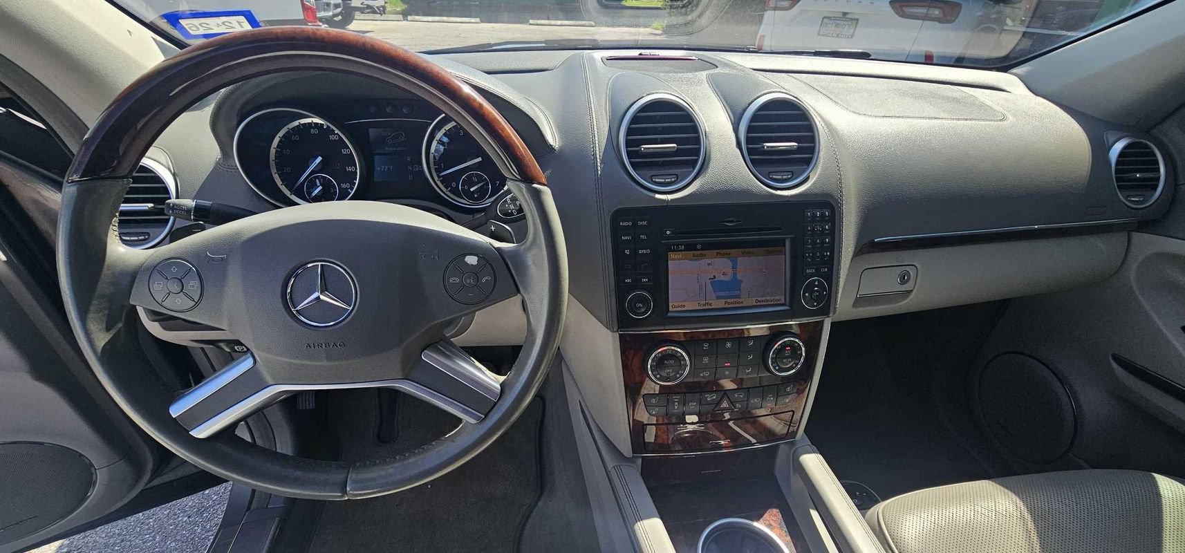 Used 2011 Mercedes-Benz GL 550 4MATIC image 17
