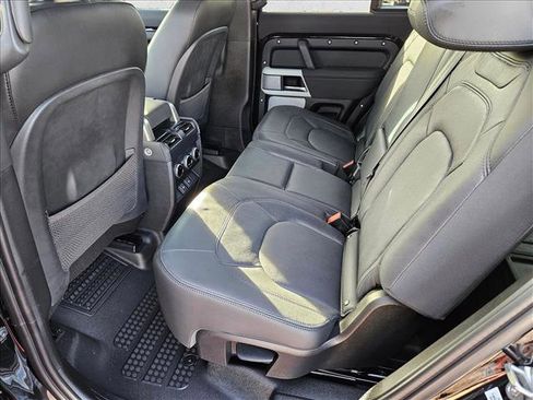 Used 2023 Land Rover Defender 130 SE image 19