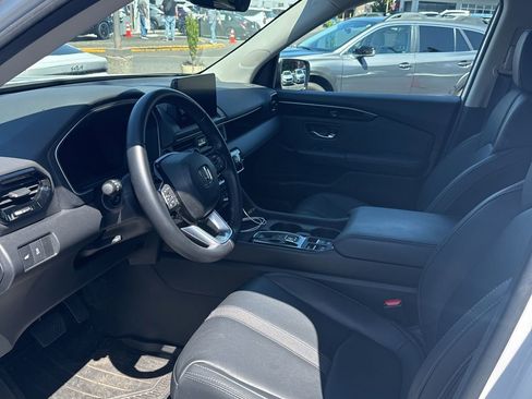 Used 2025 Honda Pilot EX-L image 5