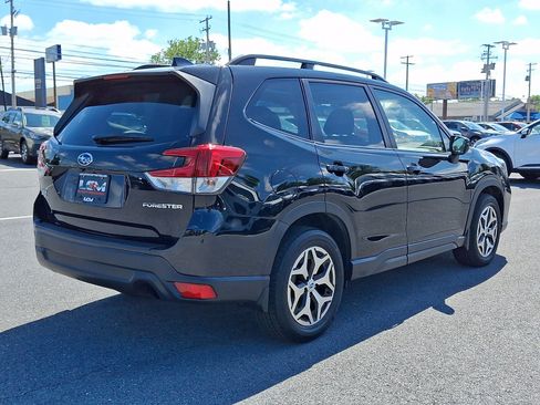 Used 2020 Subaru Forester Premium AWD/4WD image 5