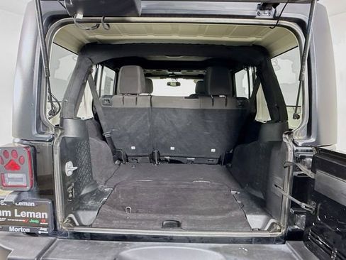 Used 2017 Jeep Wrangler Unlimited Rubicon w/ Connectivity Group image 23