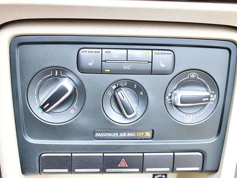 Used 2013 Volkswagen Beetle 2.5 image 19