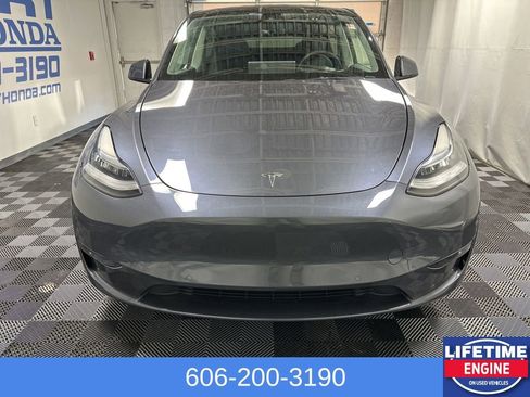 Used 2022 Tesla Model Y Long Range image 6