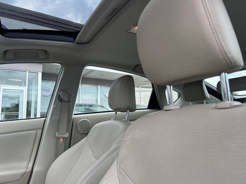 Used 2010 Toyota Prius Four w/ Solar Roof Pkg FWD image 17