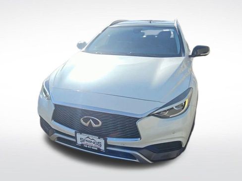 Used 2019 INFINITI QX30 Premium w/ Navigation Package image 4