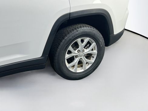 Used 2023 Jeep Grand Cherokee Limited image 29