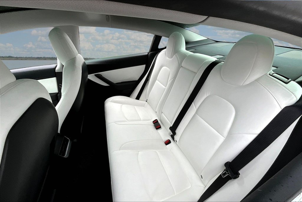 Used 2020 Tesla Model 3 Standard Range Plus RWD image 22