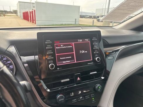 Used 2021 Toyota Camry SE FWD image 7