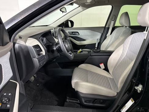Used 2023 Nissan Rogue SV image 11