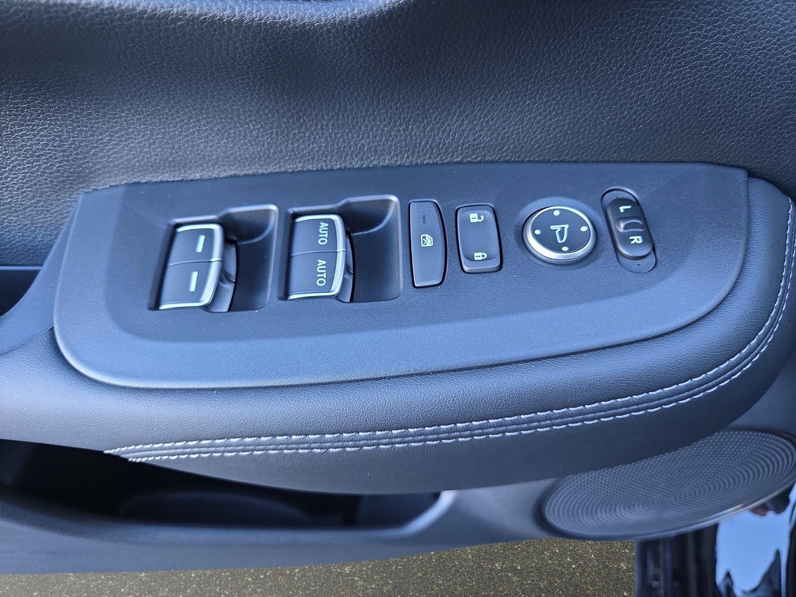 New 2027 Honda HR-V EX-L image 25
