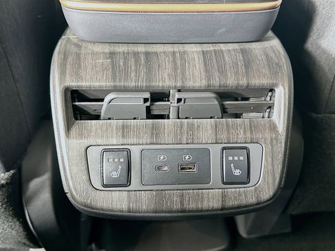 Used 2023 Nissan Ariya FWD image 27