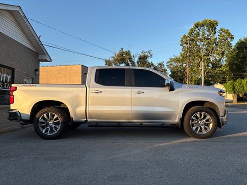 Used 2020 Chevrolet Silverado 1500 LT AWD/4WD image 7
