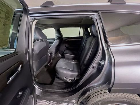 Used 2023 Toyota Highlander Platinum image 27