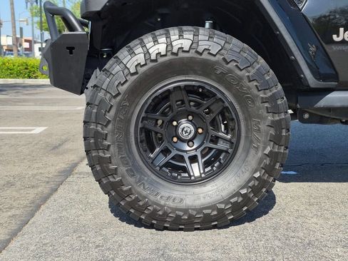 Used 2021 Jeep Wrangler Unlimited Rubicon AWD/4WD image 34