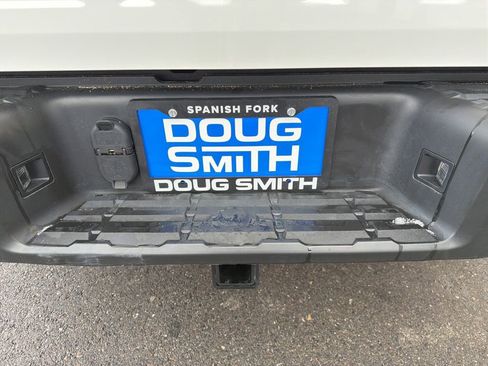 Used 2024 Nissan Frontier SL image 28