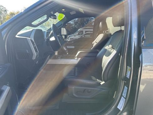 Used 2022 Ford F250 Lariat w/ Black Appearance Package image 8